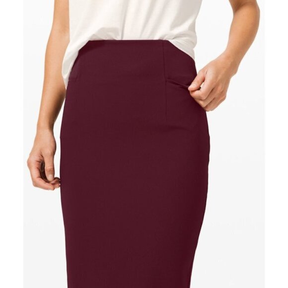 NEW Lululemon A New Route Skirt Cassis I Size 12 - Picture 4 of 9